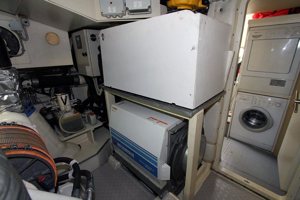 2005 FERRETTI YACHTS 731 